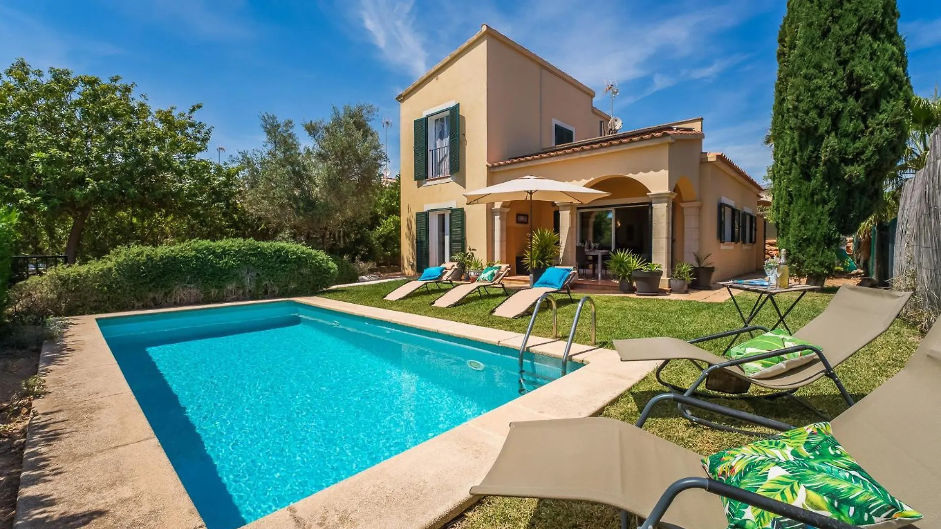 Ideal Property Mallorca - Doris contacts